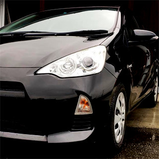 コーティングされた黒い自動車の写真